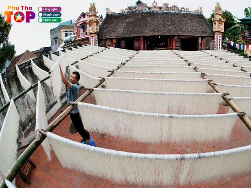 kham-pha-lang-nghe-lam-mien-co-truyen-phuthotoplist