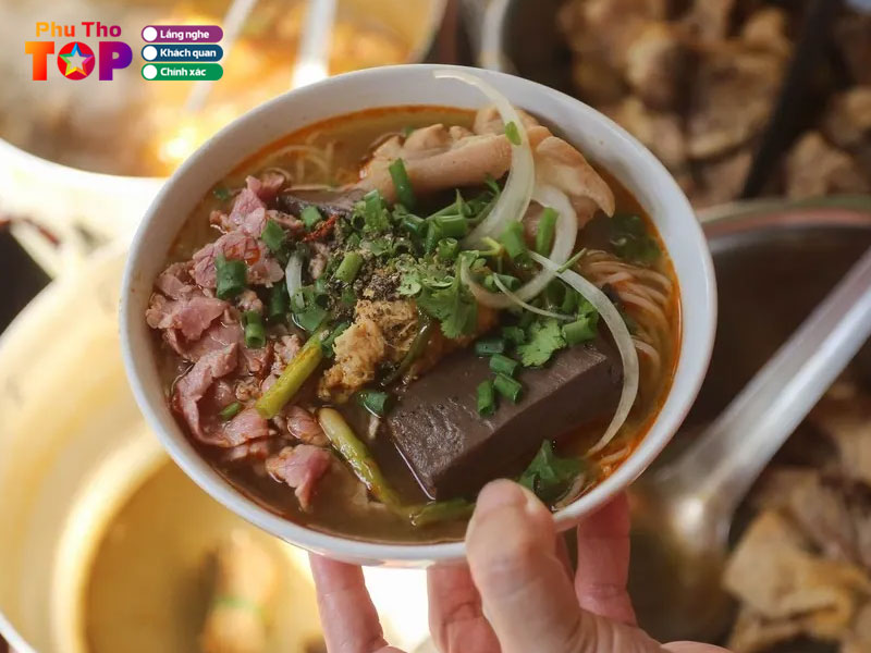 Meo-lua-chon-quan-bun-bo-hue-ngon-tu-dan-ban-dia-phuthotoplist