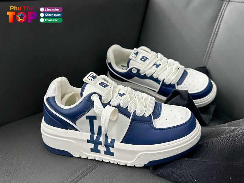 Huong-dan-lua-chon-giay-sneaker-phu-hop-tai-phu-tho-phuthotoplist