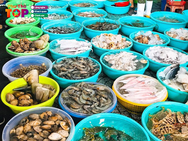 Huong-dan-lua-chon-cho-hai-san-uy-tin-tu-dan-dia-phuong-phuthotoplist