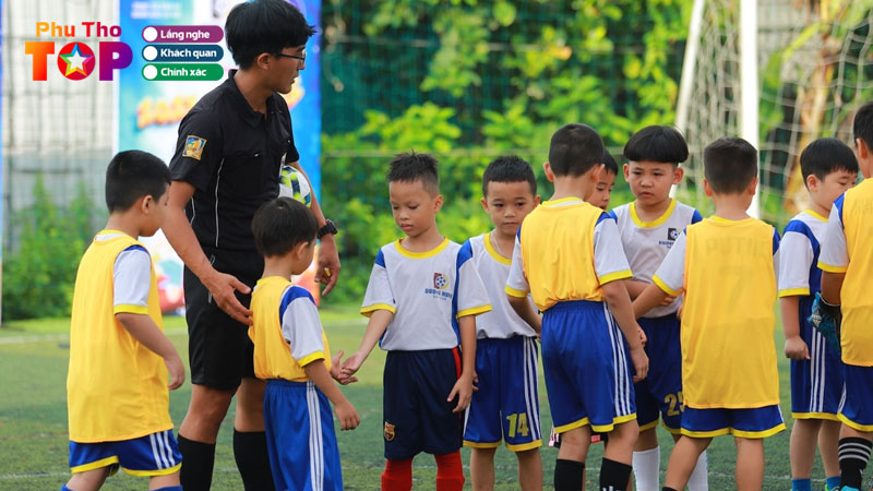 Top-5-trung-tam-day-hoc-da-bong-o-phu-tho-uy-tin-cho-tre-9-15-tuoi-phuthotoplist