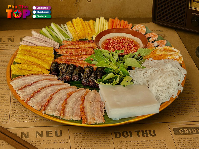 Cuon-co-mai-banh-trang-cuon-heo-quay-phuthotoplist