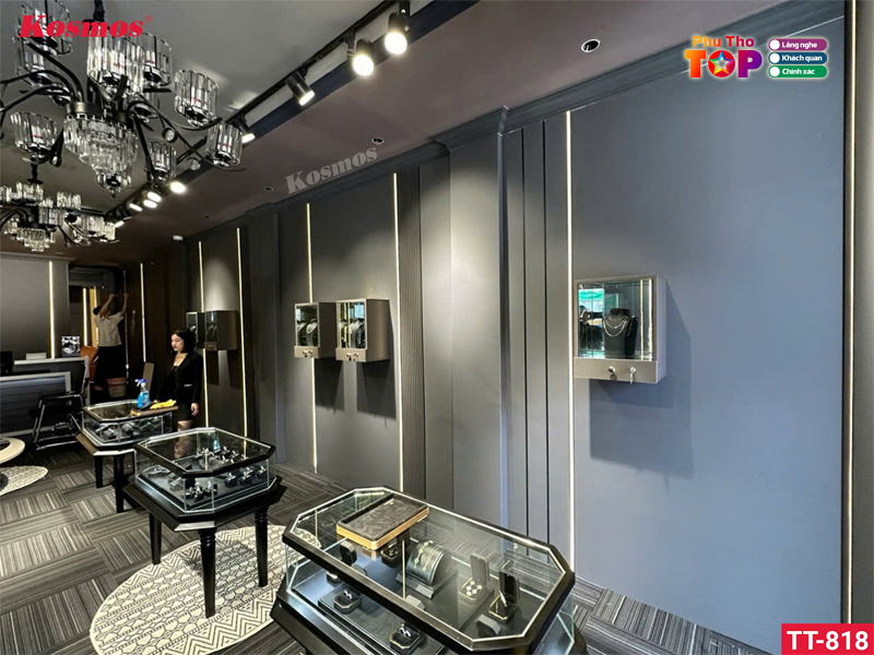 Cong-trinh-op-tuong-cho-showroom-kim-cuong-voi-tam-op-don-sac-xam-tt-818
