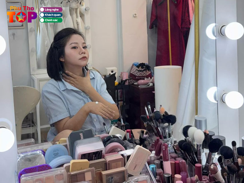 Linhzim-makeup-academy-phuthotoplist