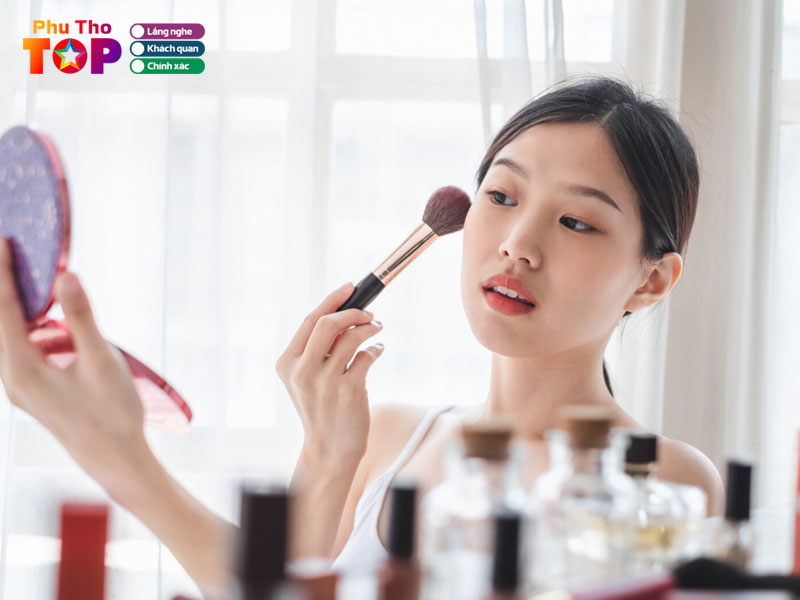 Nen-can-nhac-gi-khi-chon-dia-chi-hoc-trang-diem-ca-nhan-phu-tho-phuthotoplist