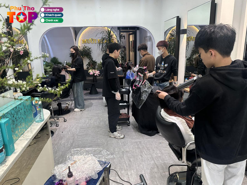 Muoi-black-hair-salon-phuthotoplist